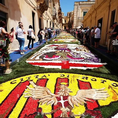 Toro House Noto