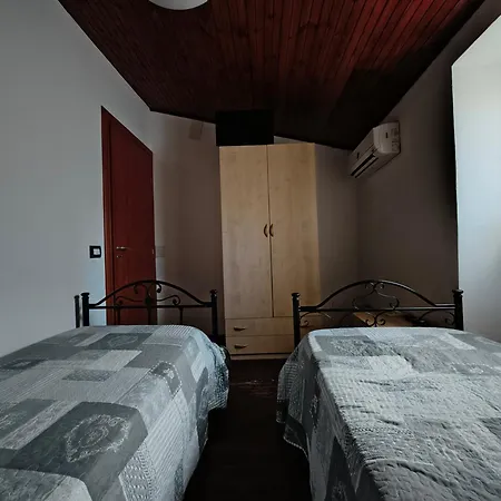 Toro House * Noto