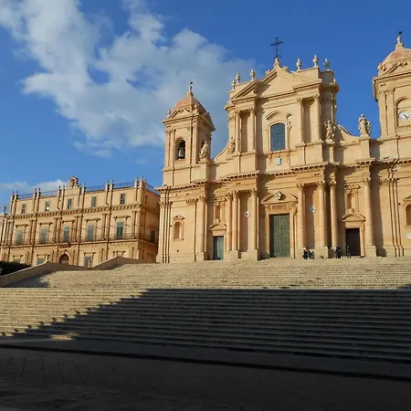 Toro House Noto